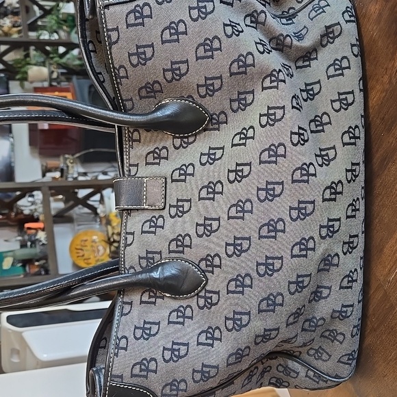 Vintage Dooney And Bourke Signature Canvas And Leather Bag Magnetic Closure - Picture 4 of 11